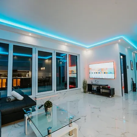 Luxury Smart Penthouse Apartment *